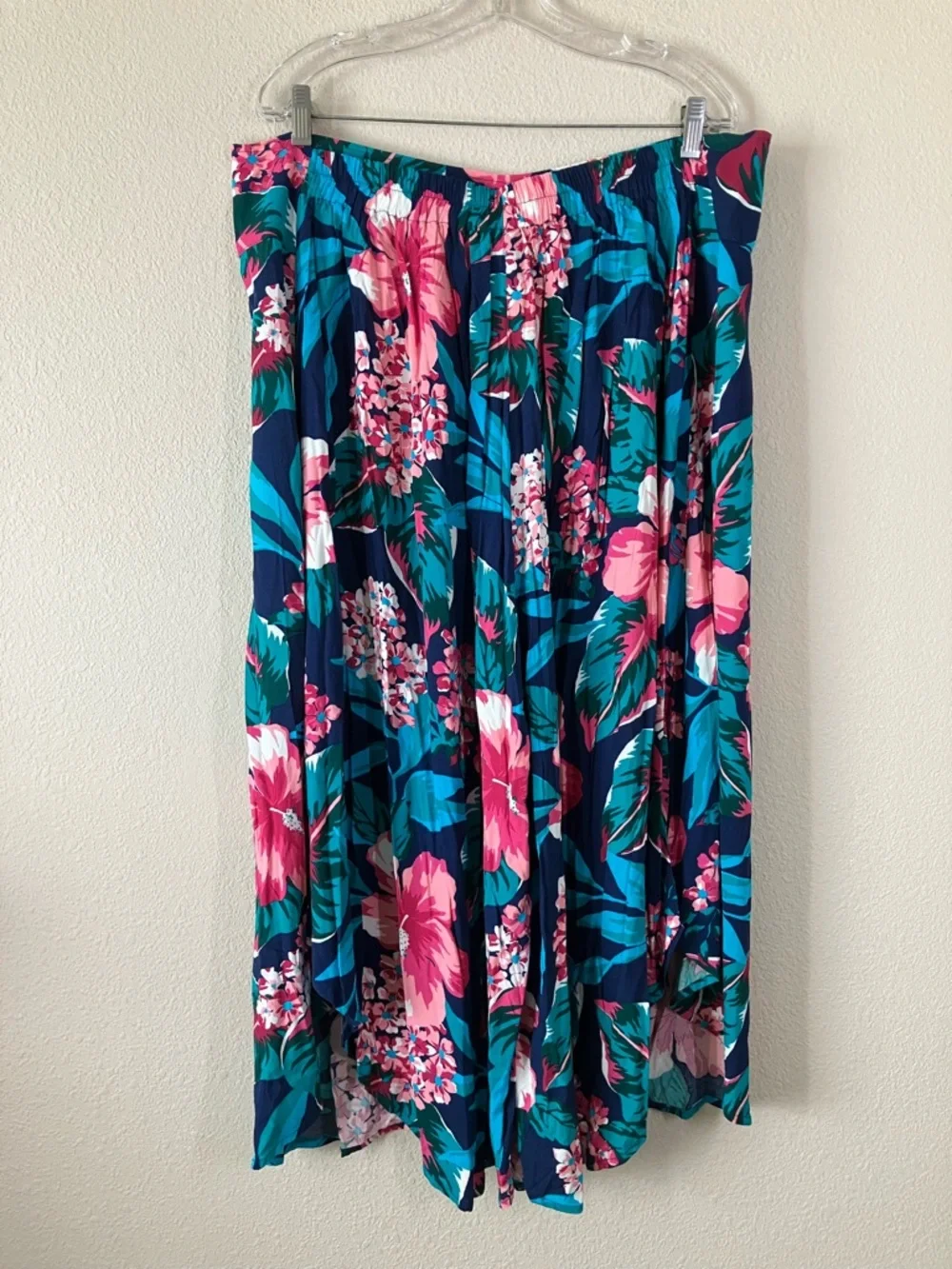 AVENUE Plus Size Tropical Wide Leg Cullotte Pants Navy Island Floral Resort Chic